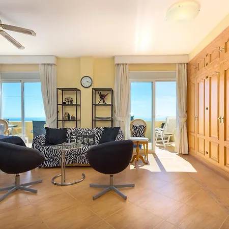 Roca Penthouse * Εστεπόνα